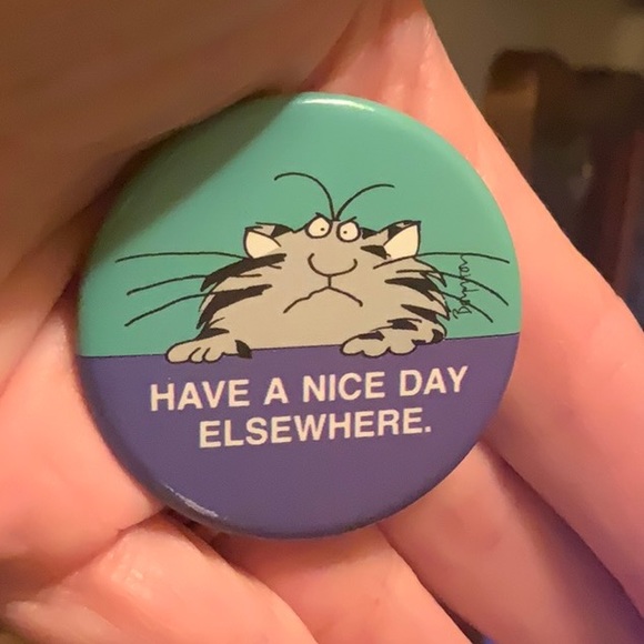 2 Novelty Button Pins & 1 Mini Garfield - Picture 14 of 16